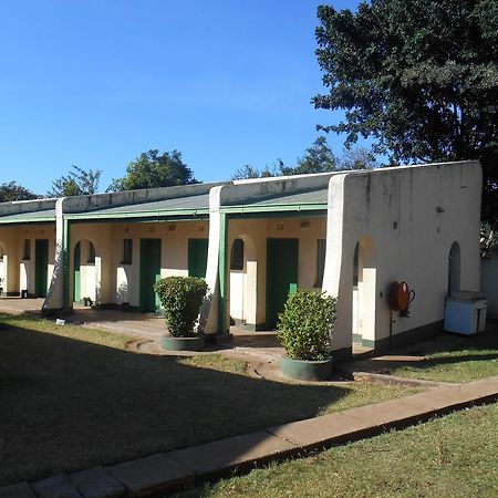 Victoria Falls Budget Hotel Екстер'єр фото