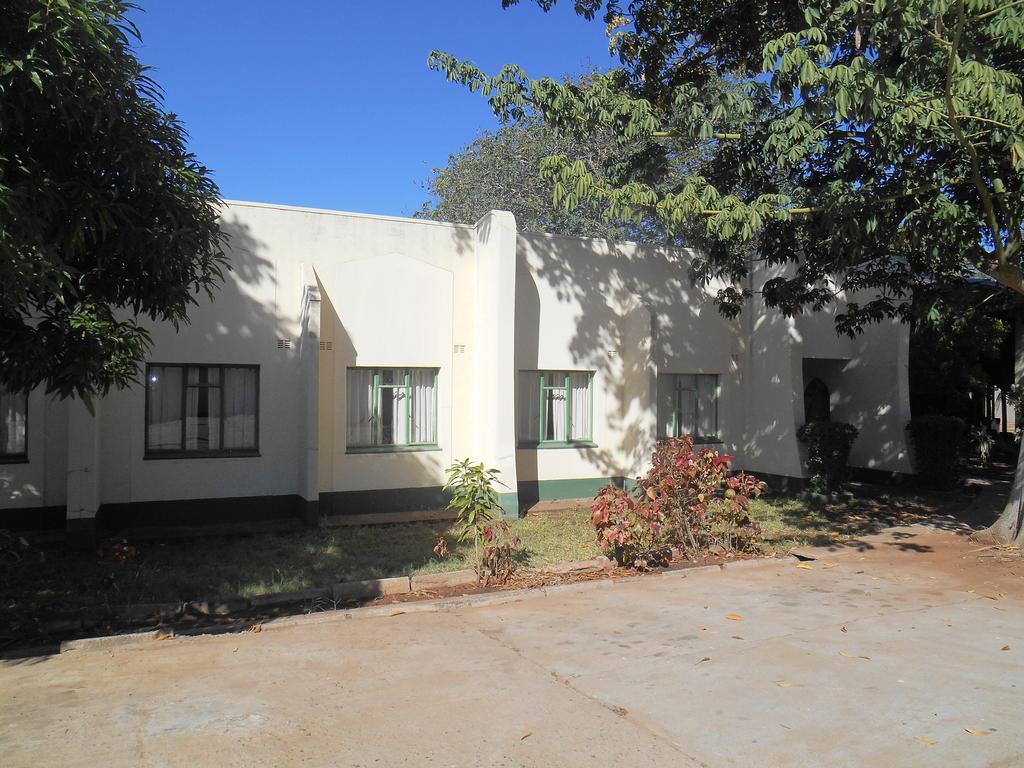 Victoria Falls Budget Hotel Екстер'єр фото