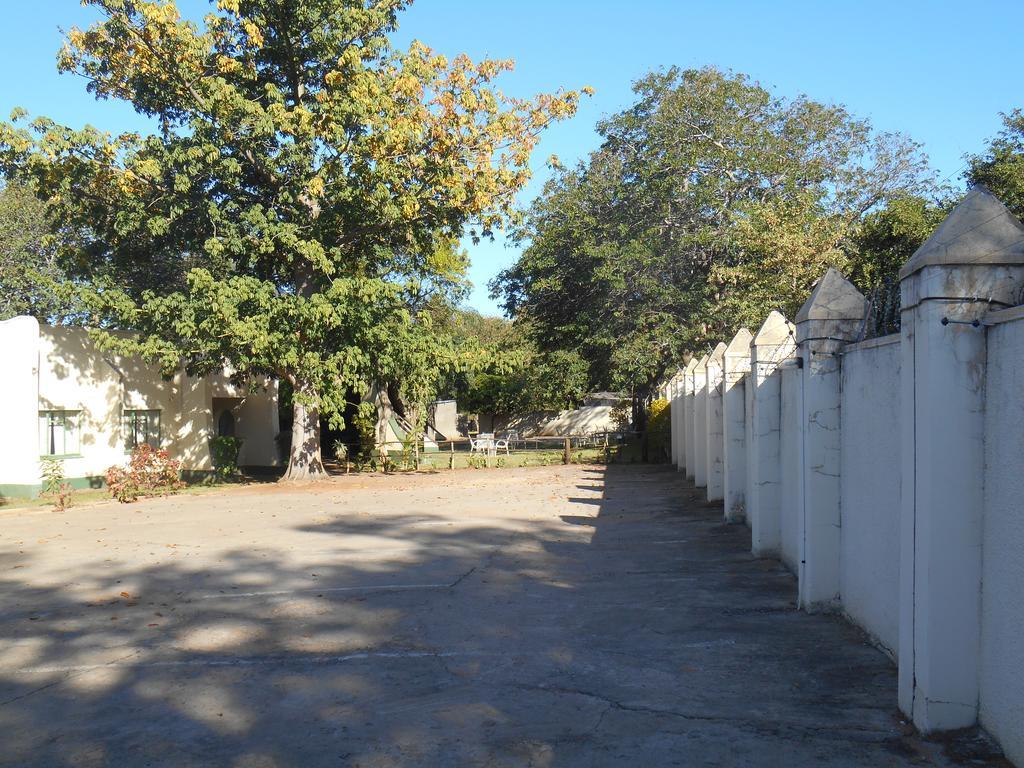 Victoria Falls Budget Hotel Екстер'єр фото